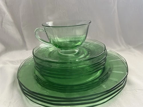 Vintage Lot 9 Uranium Green Depression  plates 4- 8 3/4”, 4-6” & cup/saucer NICE