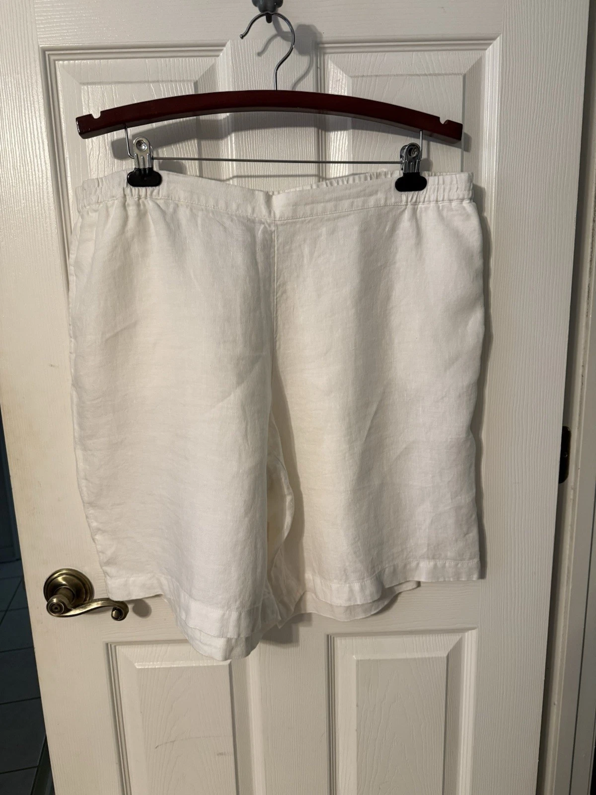 NWOT J Jill White Linen Pull On Shorts ~ XL ~ Pockets ~ Classic and Comfortable
Opens in a new windo