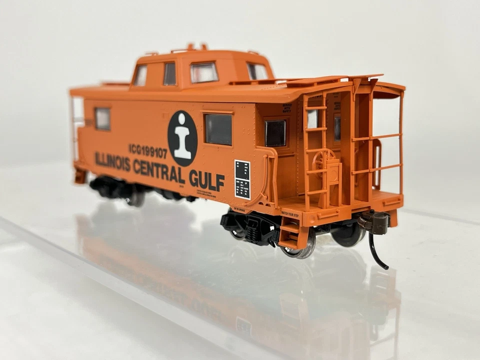 Bowser HO Illinois Central Gulf ICG #199107 N8 Caboose “I Logo” - Image 4 of 4