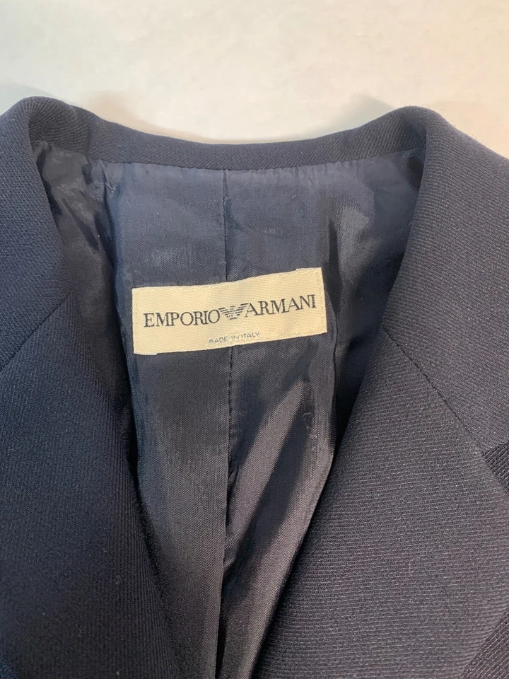 Emporio Armani 黑色夹克外套口袋 3 按钮尺寸 36-优秀 — 第 2/4 张图片