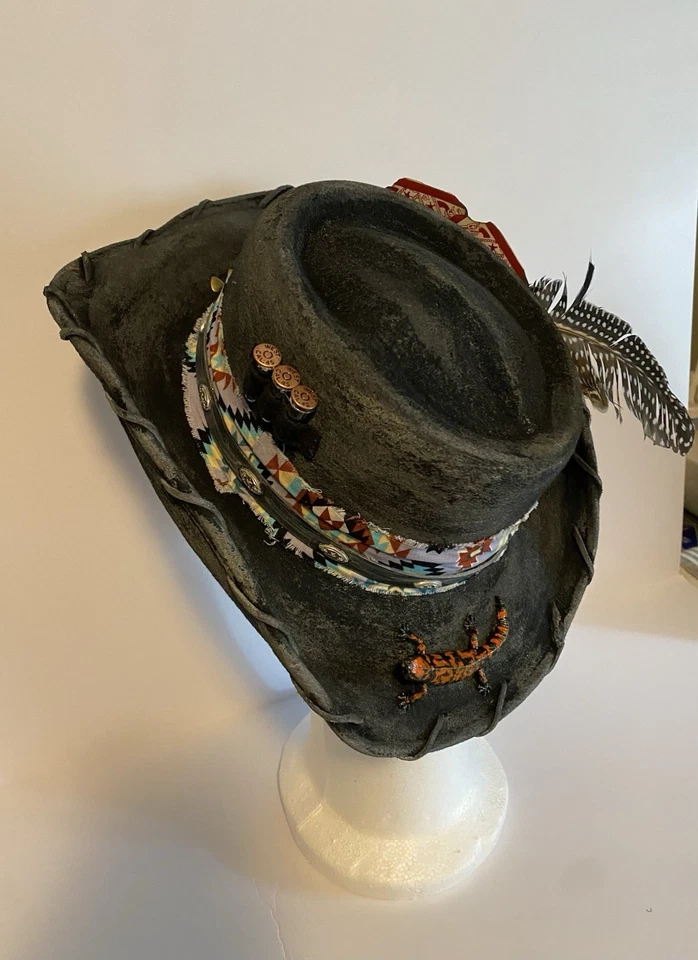 Sombrero de Vaquero de Fieltro Bailey Regal de Colección con Pin de Corazón y Plumas en Caja Original Foto 2 de 2