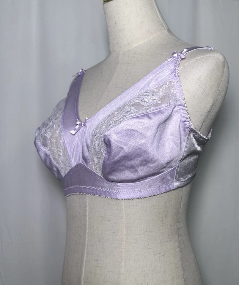 Sujetador modelado instantáneo inalámbrico encaje lavanda 36D ancho cobertura completa sin relleno Foto 4 de 4