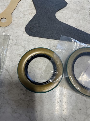 OMIX-ADA 1860303, Transfer Case Oil Seals Dana 300 Kit - Picture 7 of 10