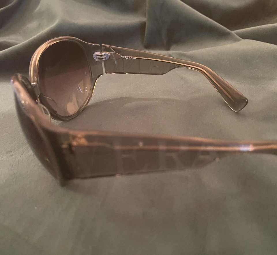 Gafas de sol Vera Wang marco verde musgo gafas de lujo Foto 2 de 4