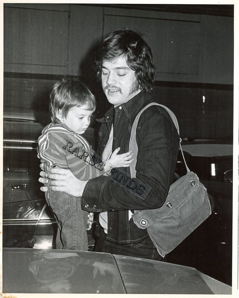 Freddie prinze & son jr original type 1 photo vintage 8x10 celebrity memorabilia