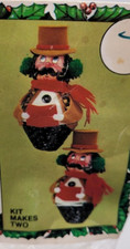 Walco Holiday Industries CHRISTMAS CAROLLER Sequin Bead Vtg Ornament Kit Make 2