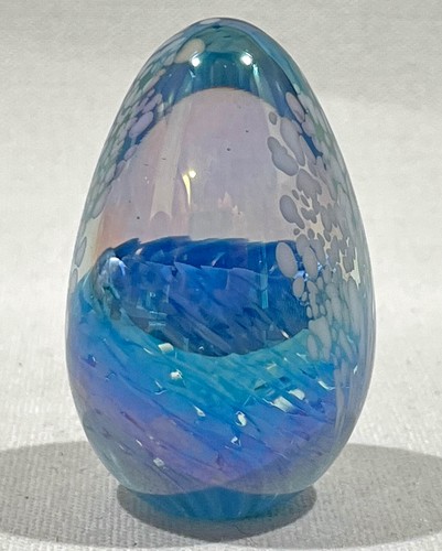 "Pisapapeles soplado Ges Glass Eye Studio Art Egg 2-1/2"" azul y blanco 1991 firmado" - Imagen 4 de 7