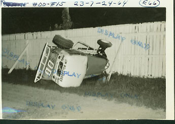 #00 ACCIDENT CRASH WRECK-AUTO RACING-1964 PHOTO - Picture 1 of 1