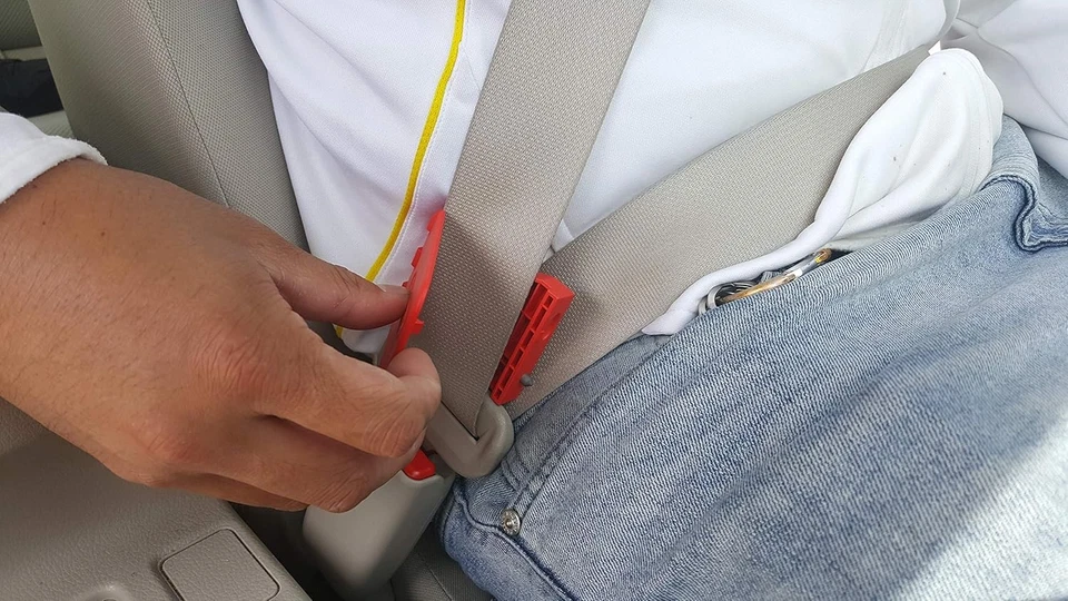 Herramienta de escape de emergencia para automóvil General Tools 3 en 1 #7904-RD - Clips para el cinturón de seguridad Foto 4 de 4