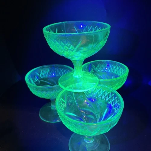 Antique Depression Set Of 4 Uranium Coupe Champagne Stemmed Sherbet Glasses Glow