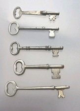 VINTAGE lot OF 5  SKELETON KEYS