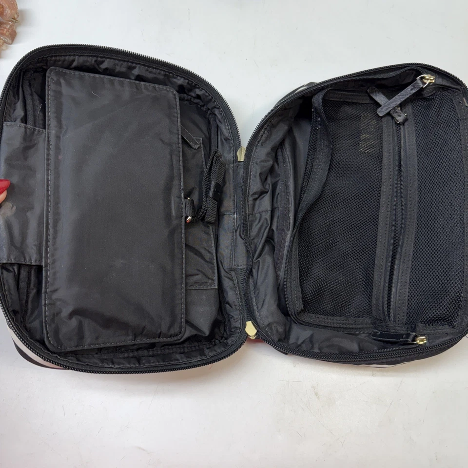 Bolsa de cosméticos/artículos de tocador KATE SPADE a rayas negras/blancas leer Foto 3 de 4