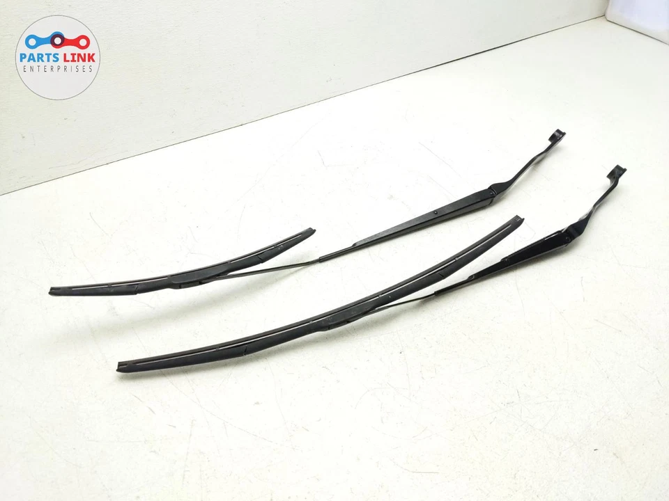 08-14 JUEGO DE ESCOBILLAS LIMPIAPARABRISAS DELANTERO DERECHO IZQUIERDO FERRARI CALIFORNIA F149 Foto 2 de 4