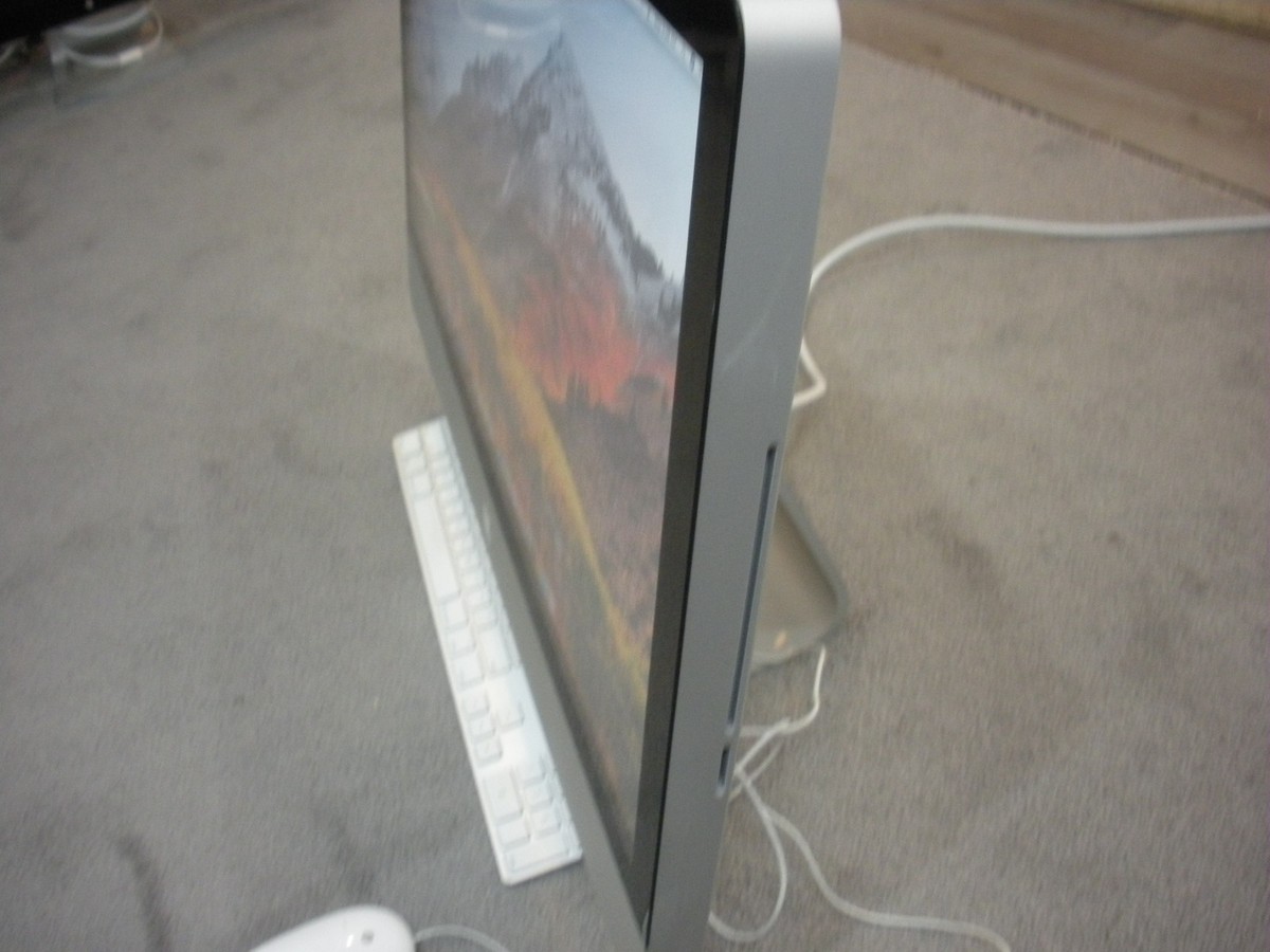 Apple iMac 27 Intel Core i5 2.7 GHz, 8 GB, 1 TB HD, DVD. KeyBoard