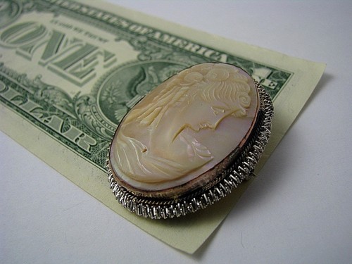 MOTHER of PEARL CAMEO BROOCH PIN PENDANT MAIDEN FILIGREE GOLD WASHED METAL FRAME - Picture 12 of 12