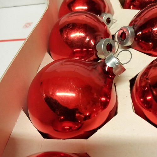 12 Vintage Red Glass Christmas Tree Ornaments in Box Made in USA 2 1/4 Inch - Afbeelding 9 van 12