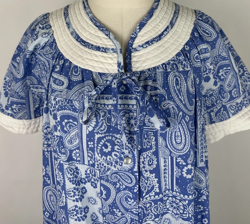 Vintage Paisley Robe Womens Small House Dress Western Bandana Print Pearl Snap - Image 2 of 4