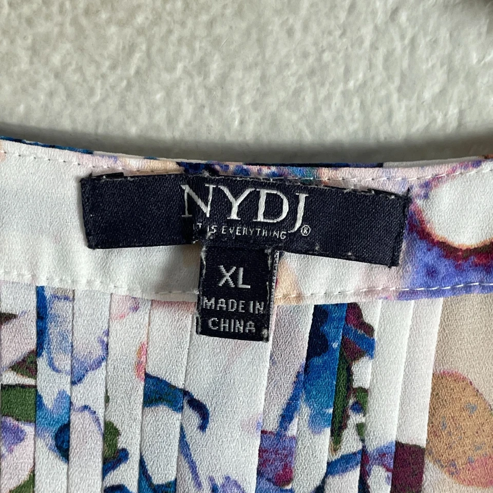 Blusa NYDJ feminina XL floral com botões leve manga 3/4 plissada nas costas - Imagem 4 de 4