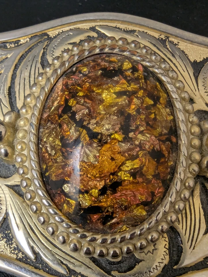 Hebilla de cinturón vintage tono dorado con piedra lucita dicroica naranja Foto 3 de 4