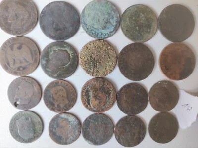 Lot 12 / pièces de monnaie en bronze à identifier - Photo 1/2
