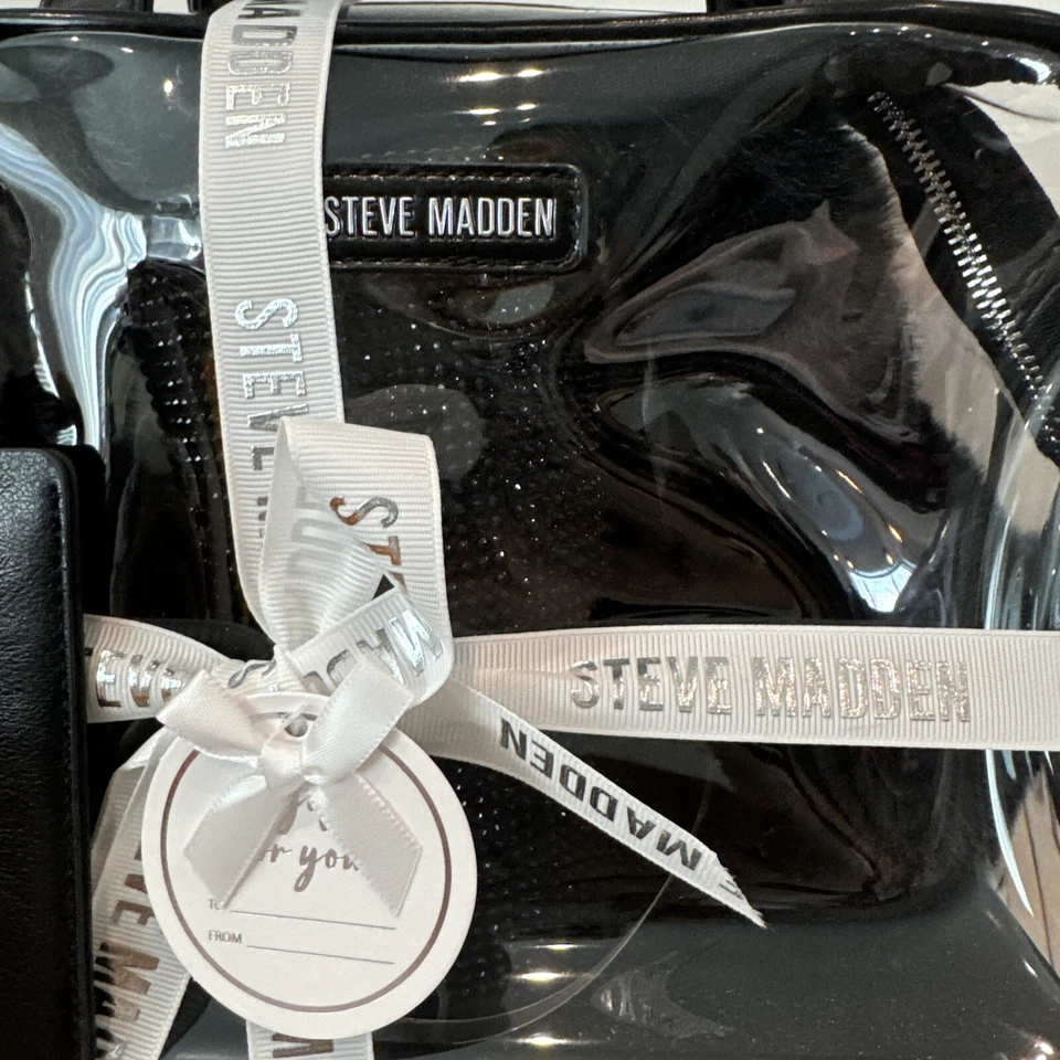 Steve Madden Juego de Regalo de 4 Piezas Orejeras, Bolso Transparente, Etiqueta de Equipaje, Vaso con Pajita Foto 3 de 4