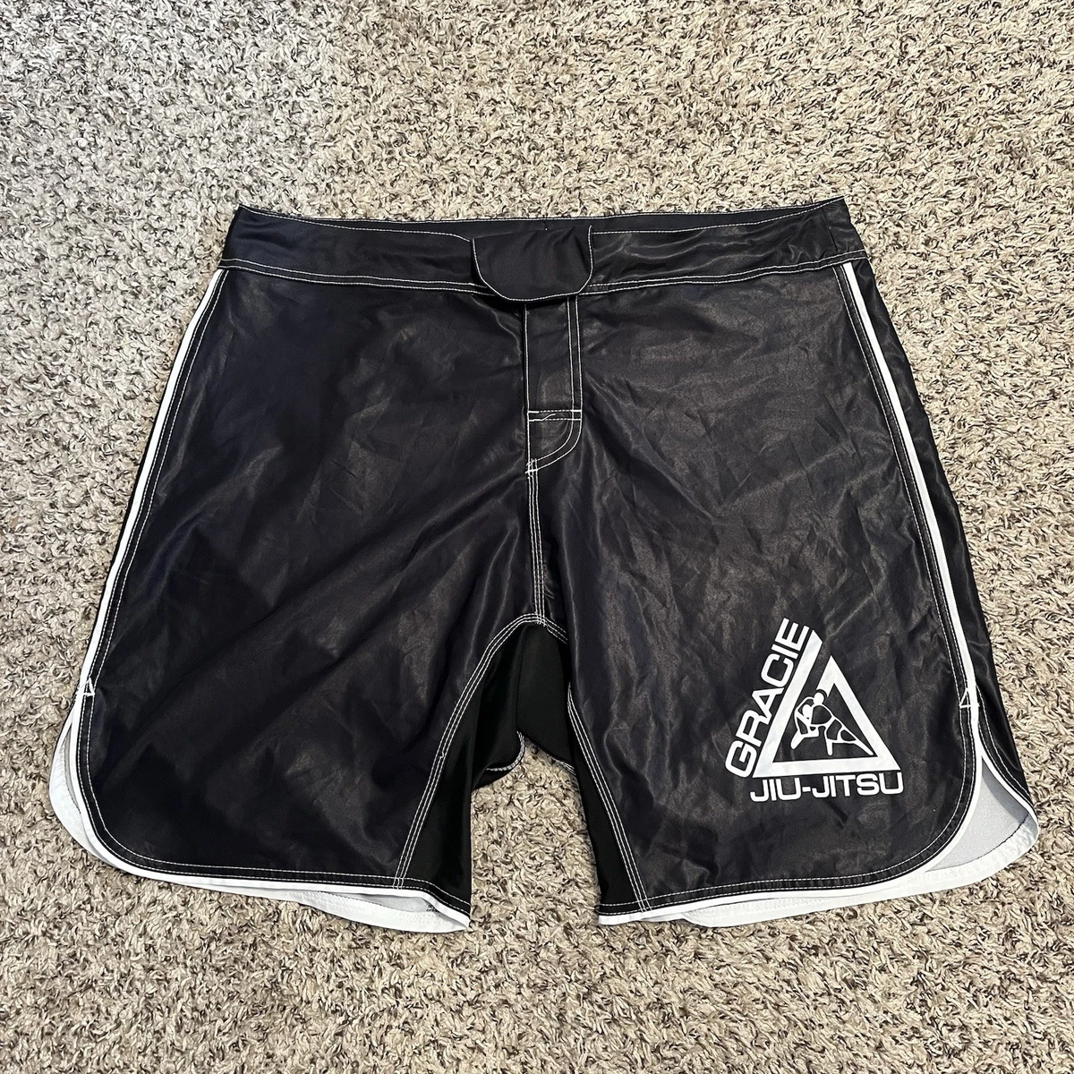 Achetez des shorts de combat MMA et Jiu Jitsu pour hommes