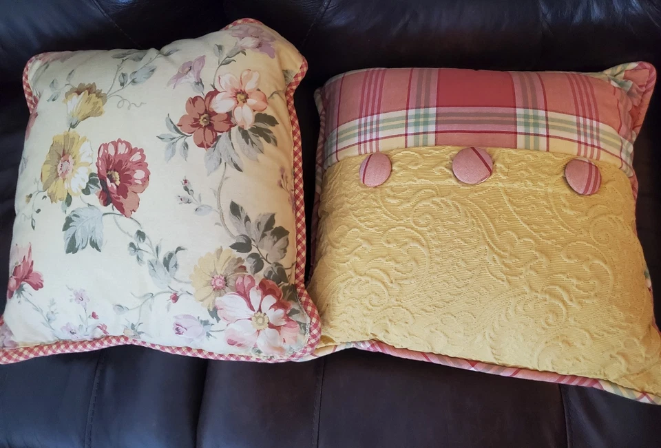 VINTAGE Pair 16" Floral Plaid Throw Pillows | Quilted Cottagecore Farmhouse - Image 4 of 4