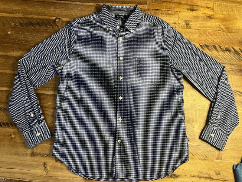 Nautica Classic Fit Large Men’s Buttonfront Shirt