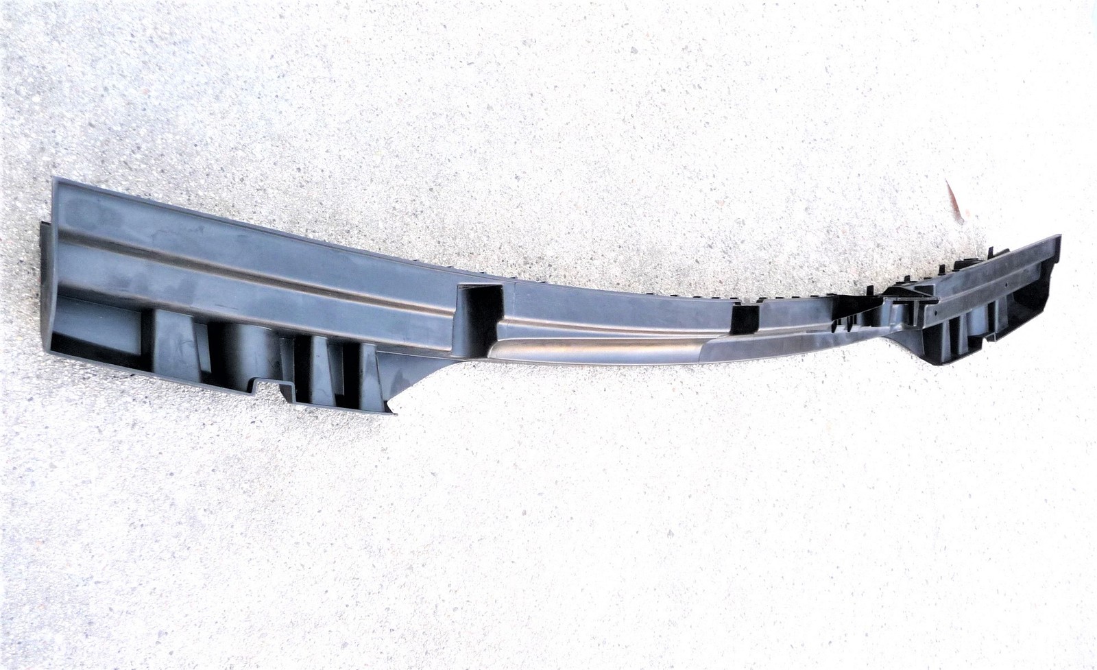 2016-2020 Bentley Bentayga Rear Bumper Center Reinforcement Guide 36A807458 OEM