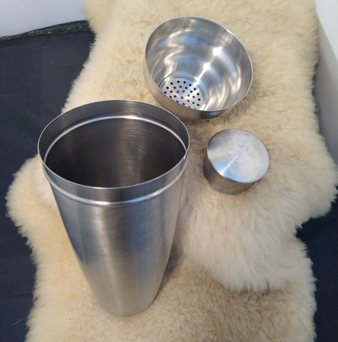 COCKTAIL SHAKER 24 OZ MARTINI COCKTAIL MIXER STAINLESS STEEL W/ LID- GOOD COND - Picture 10 of 11