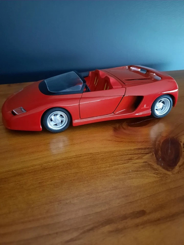 FERRARI MYTHOS GUILOY 1/18 .PRICED TO SELL.. - Image 3 of 4
