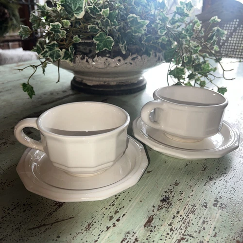 Set of 2 Pfaltzgraff Stoneware HERITAGE Mugs / Cups & Saucers White Panelled EUC