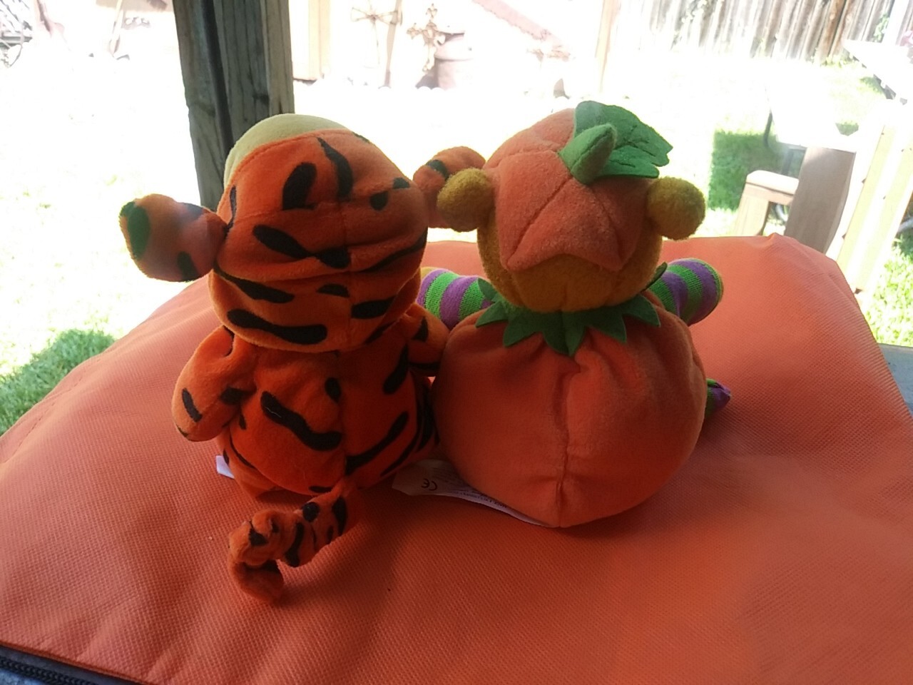 Disney Plush Beanie Winnie The Pooh 1999 In Tigger & Pumpkin Halloween Costume 