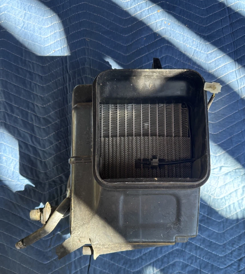 96-98 Geo Tracker OEM conjunto evaporador CA Foto 3 de 3