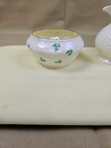 Traditional Belleek shamrock pattern creamer & sugar bowl green label - Picture 2 of 21