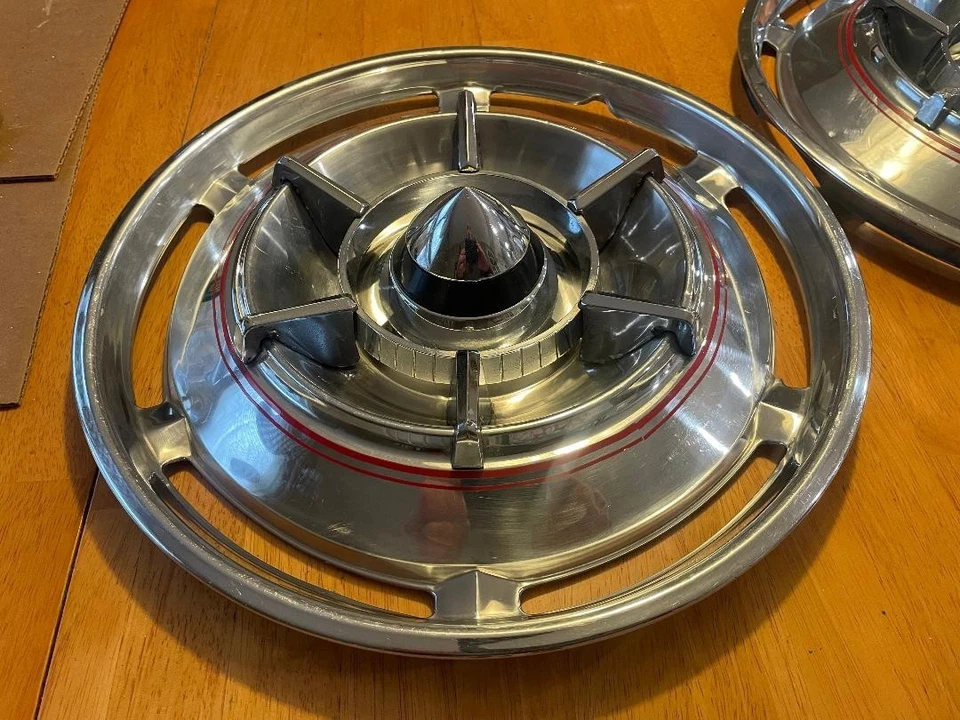 1961 Buick Deluxe 15" Hubcaps, Electra 225,  Lesabre,  Invicta Special - Image 4 of 4
