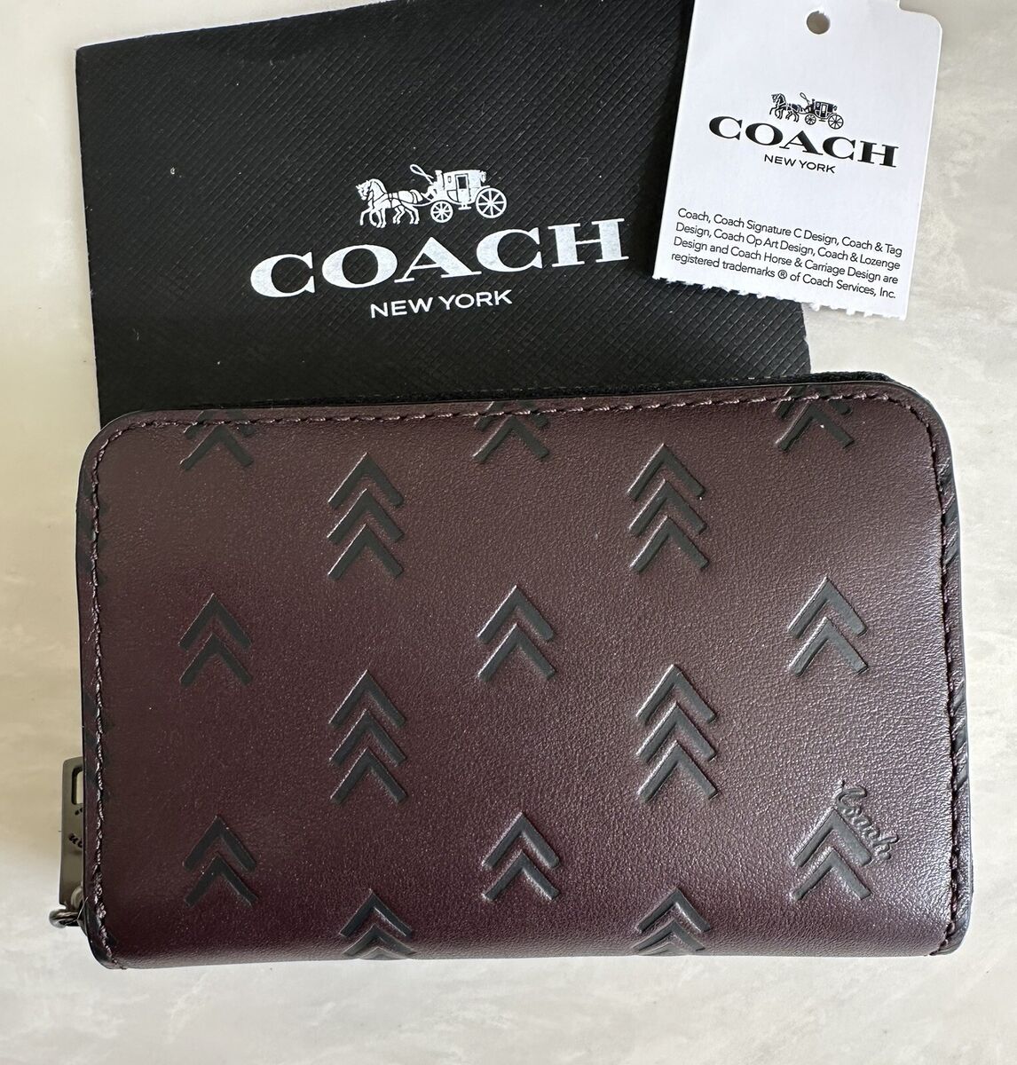NWT COACH OXBLOOD/BLACK LEATHER ARROW PRINT ZIP AROUND CARD NWT COACH OXBLOOD/BLACK LEATHER ARROW PRINT ZIP AROUND CARD