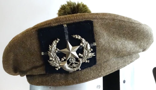 BRITISH MILITARY CAP BADGES, Cameronians Tam O'Shanter with Badge, 1945, WW2
