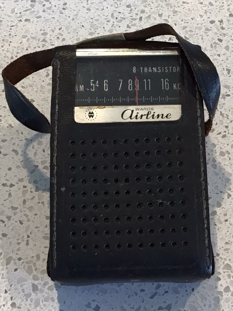 VINTAGE MONTGOMERY WARDS AIRLINE 8 TRANSISTOR AM RADIO WITH VINTAGE MONTGOMERY WARDS AIRLINE 8 TRANSISTOR AM RADIO WITH