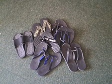 7 Pair Of Flip Flops, 1 Price