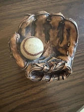 Vintage 1999 S.S. Sarna Baseball Glove and Ball Figurine
