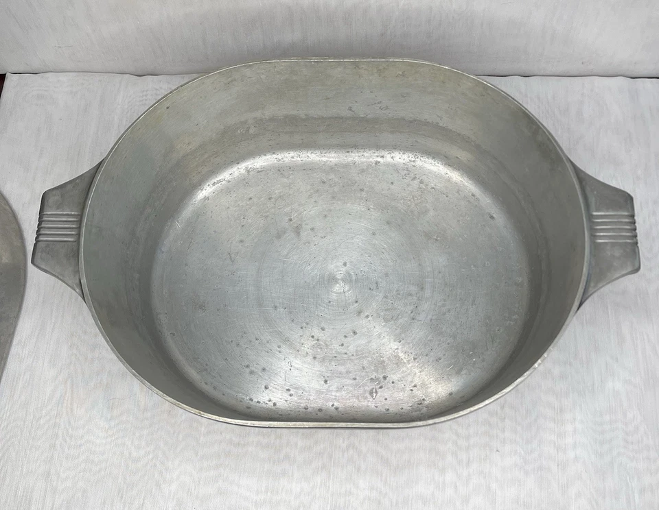 Vintage Magnalite GHC Roaster USA 12 3/4 x 10 x 4 1/2 Dutch Oven 8 Qt. - Image 4 of 4