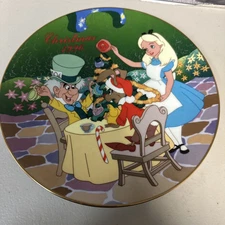 VINTAGE DISNEY 1996 "CHRISTMAS in WONDERLAND", COLLECTOR PLATE by GROLIER 8.5"