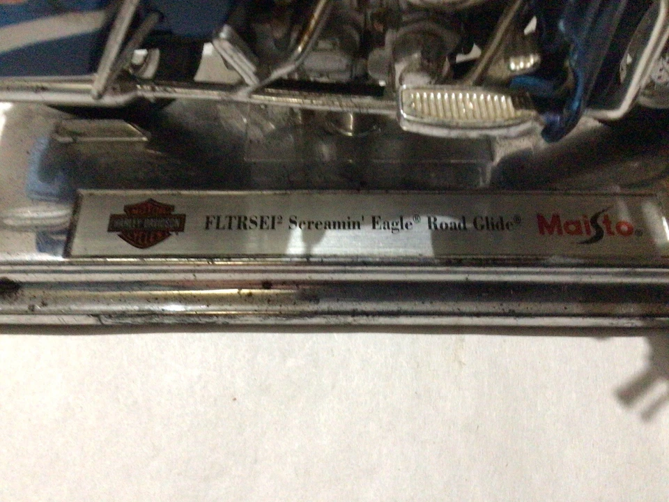 Motocicleta maisto Fltrsei Screamin Eagle Road Glide 1:18 - Imagem 2 de 4
