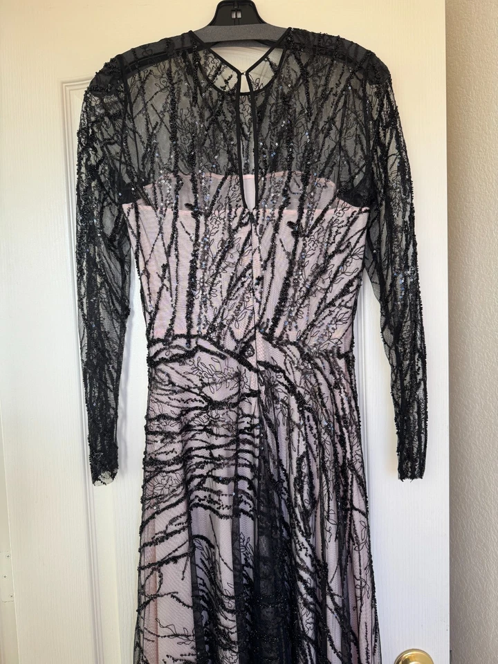 Vestido ilusión manga larga con cuentas Naeem Khan Foto 4 de 4