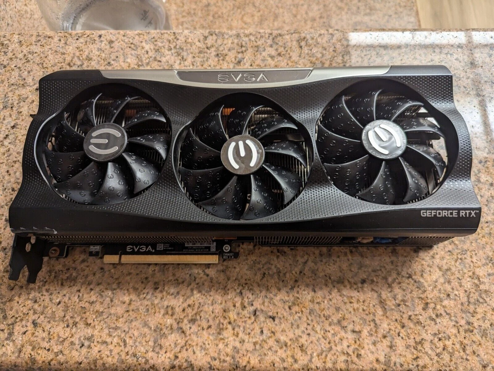 EVGA GeForce RTX 3090 24GB GDDR6X グラフィック カード (24G-P5-3987-KR) - 画像1/3