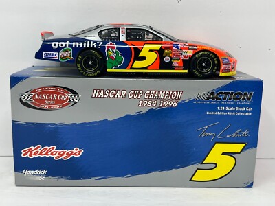 Terry Labonte #5 NASCARとピットクルーフィギュアのセット Action Nascar #5 Terry Labonte Kellogg's Victory Lap Monte Carlo 1