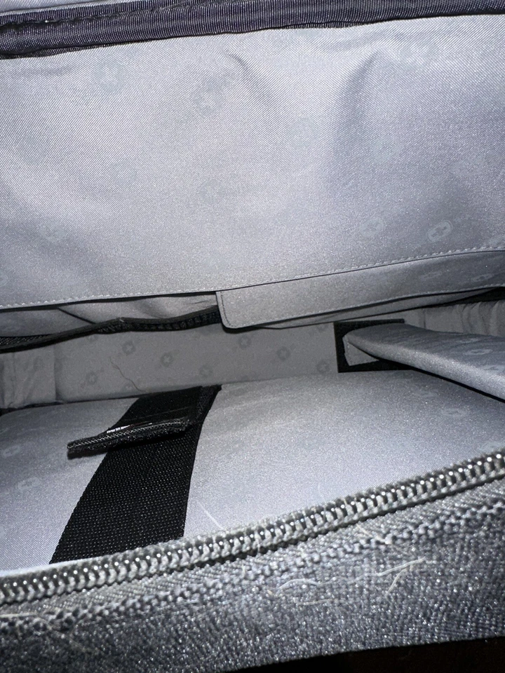 Сумка для ноутбука Swiss Gear Swiss Army Wenger 16 дюймов на 12 дюймов для поездок на работу черные карманы - Изображение 3 из 4