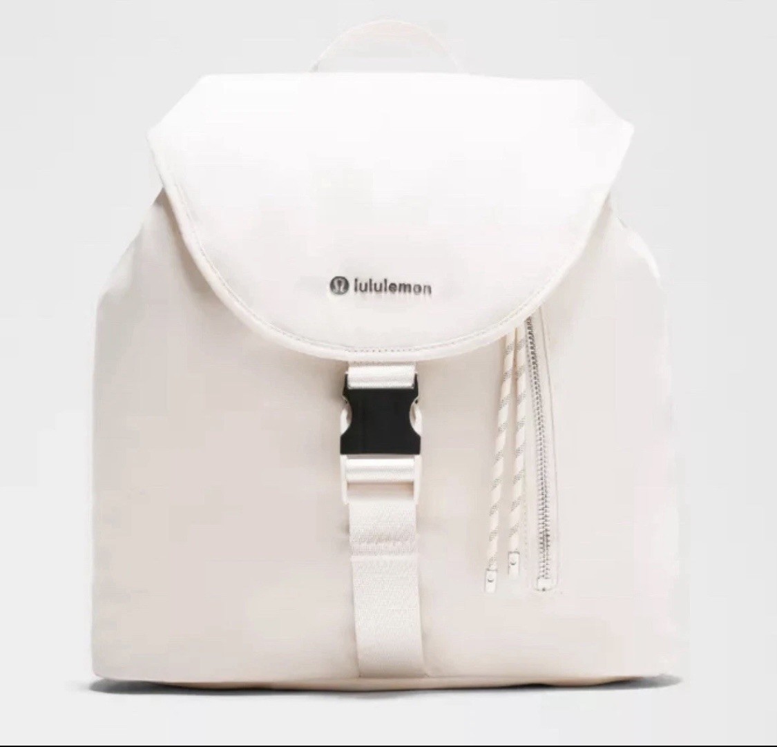 Limited Edition Lululemon Drawstring Bag NWOT- Limited edition Lululemon drawstring members... | Depop main image 3