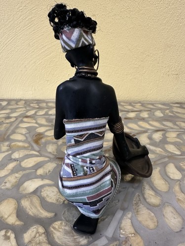 Angola Afrika schwarzafrikanische Frau Figur 5-1/2" groß hält eine Schüssel/Tablett - Bild 7 von 10